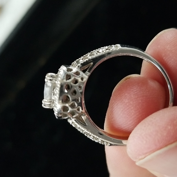 Ring - Picture 3 of 4